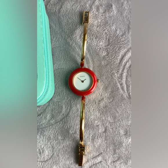Gucci bangle watch with set of bezels💖 - Picture 10 of 10